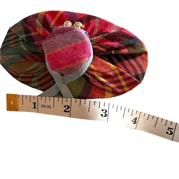 TWO sweet fabric barrettes: one like a hat with ribbon, one satin. - Picture 7 of 11